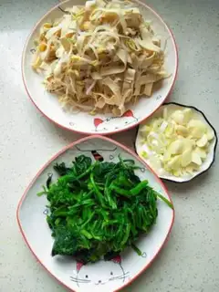 Make A tofu sprouts with spinach step 3