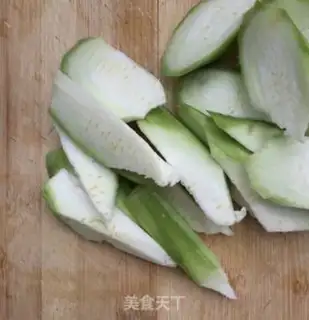 Make A fan of guacamole step 5