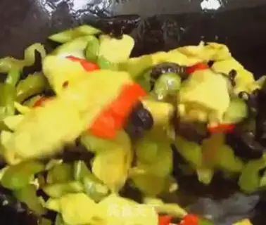 Make Celery fried eggs step 5