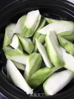 Make A fan of guacamole step 7