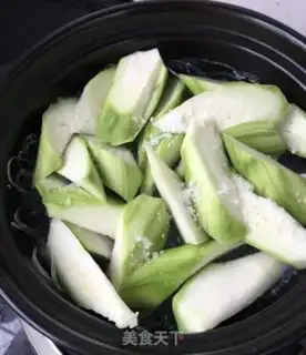 Make A fan of guacamole step 8
