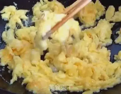 Make Pumpkin fried eggs step 2