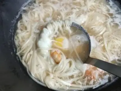 Make Shrimp noodles step 6