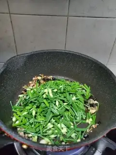 Make The bean drums are fried with herbs step 4