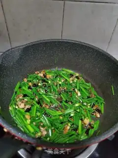 Make The bean drums are fried with herbs step 7