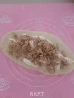 Make The salad sauce and the loaf step 4