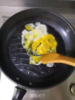 Make Egg fried rice step 1