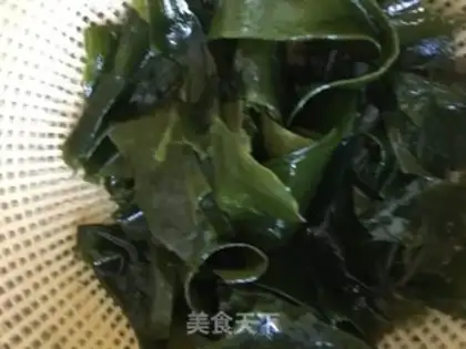 Make Salted melon seaweed soup step 0