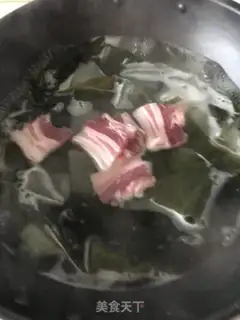 Make Salted melon seaweed soup step 4