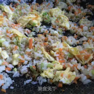 Make Carrot eggs and rice step 8