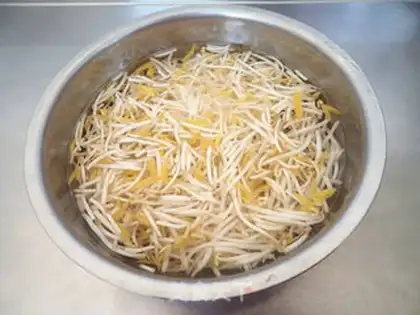 Make Scrambled bean sprouts step 0