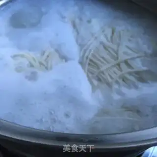 Make Mustard shrimp egg noodles step 4