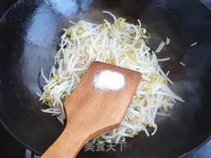 Make Scrambled bean sprouts step 6