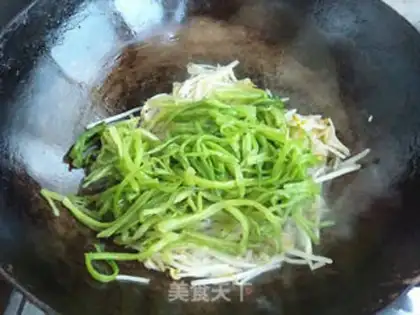 Make Scrambled bean sprouts step 7