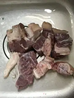 Make Red burning pig hands step 0