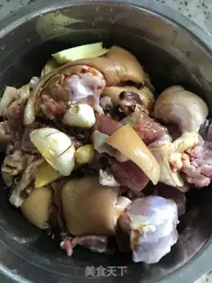 Make Red burning pig hands step 1