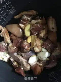 Make Red burning pig hands step 2