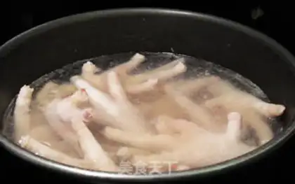 Make Crystal salt, chicken claws step 0