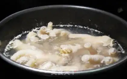 Make Crystal salt, chicken claws step 1