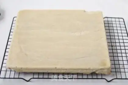 Make Rose cranberry roll step 16