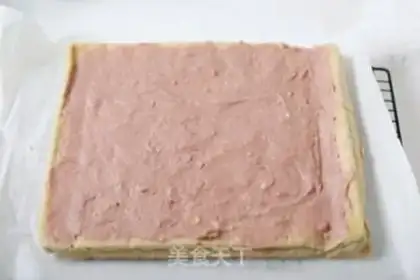 Make Rose cranberry roll step 17