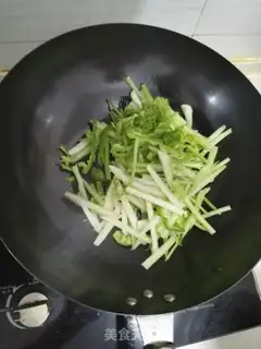 Make Celery beans with fried meat step 1