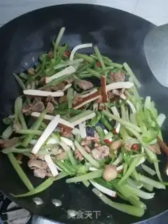 Make Celery beans with fried meat step 3