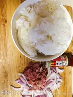 Make Onion beef fried rice step 0