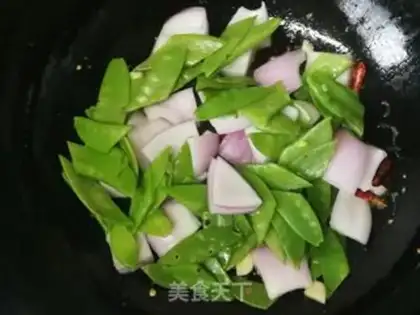 Make Dutch onion fried eggs step 5