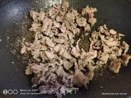Make Onion beef fried rice step 1