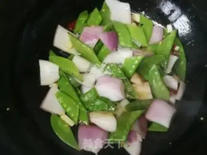 Make Dutch onion fried eggs step 6