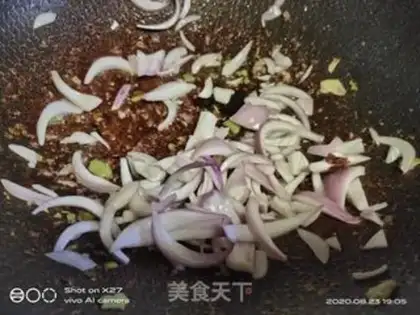 Make Onion beef fried rice step 2