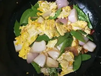 Make Dutch onion fried eggs step 7