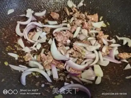 Make Onion beef fried rice step 3