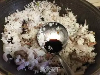 Make Onion beef fried rice step 5
