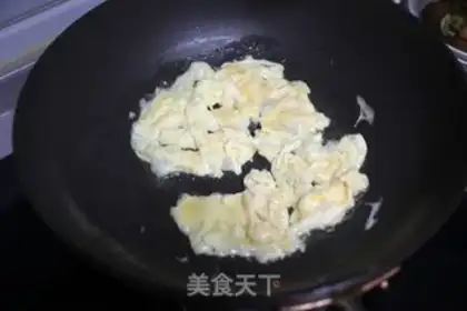 Make Soup egg and tomato tofu step 2