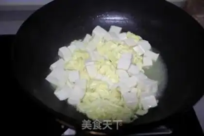Make Soup egg and tomato tofu step 3
