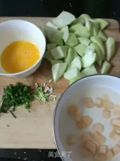 Make Dry melon egg soup step 0