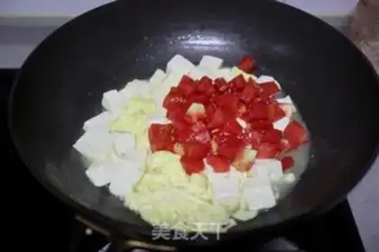Make Soup egg and tomato tofu step 4