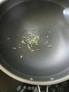 Make Dry melon egg soup step 1