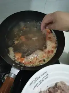 Make Tomato cheese and egg soup step 4
