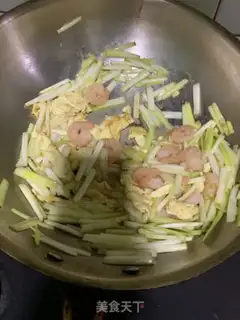 Make Shrimp and yellow eggs step 6