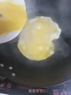 Make Egg sauce for noodles step 2