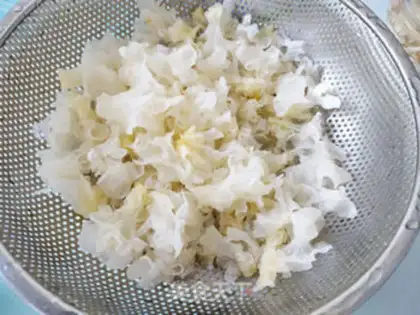 Make Fresh silver-eared lilies step 1