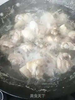 Make Sour bean horned chicken leg step 3