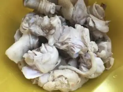 Make Sour bean horned chicken leg step 4