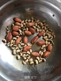 Make Chicken claw peanut soup step 1