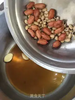 Make Chicken claw peanut soup step 3