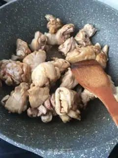 Make Sour bean horned chicken leg step 10
