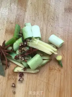 Make Sour bean horned chicken leg step 11